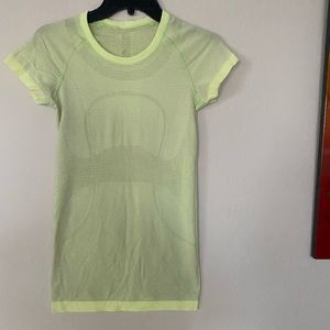Lululemon swiftly tech short sleeve